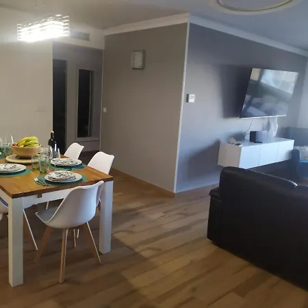 Santa Julia 3 Dormitorios, Nuevo, Moderno דירה *