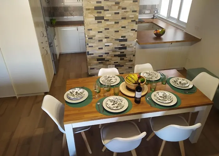 Santa Julia 3 Dormitorios, Nuevo, Moderno Apartamento *